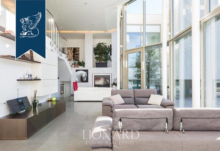 Image No.17-5 Bed Villa for sale