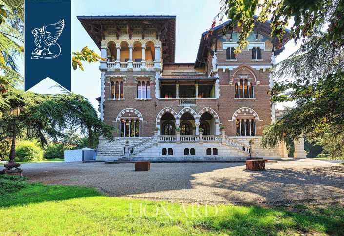 Image No.3-20 Bed Villa for sale