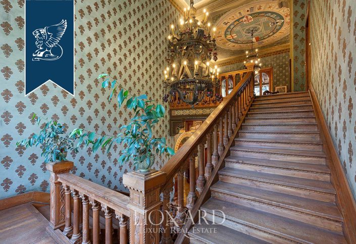 Image No.38-20 Bed Villa for sale