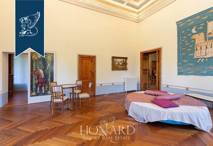 Image No.44-20 Bed Villa for sale