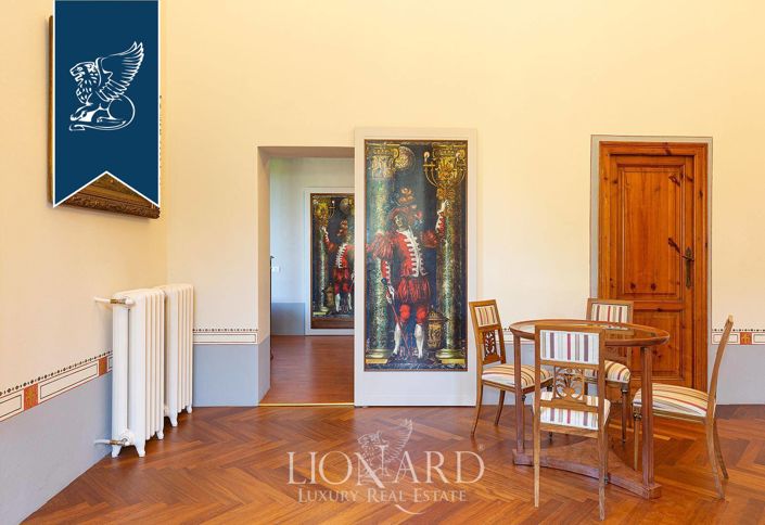 Image No.45-20 Bed Villa for sale