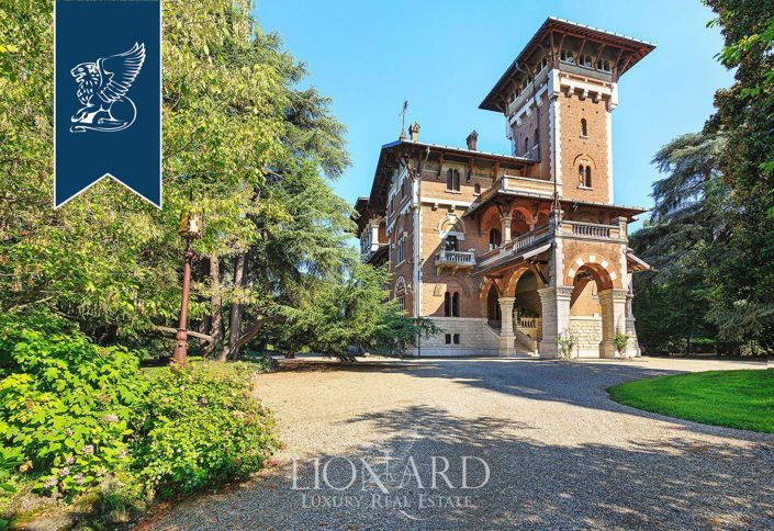 Image No.5-20 Bed Villa for sale