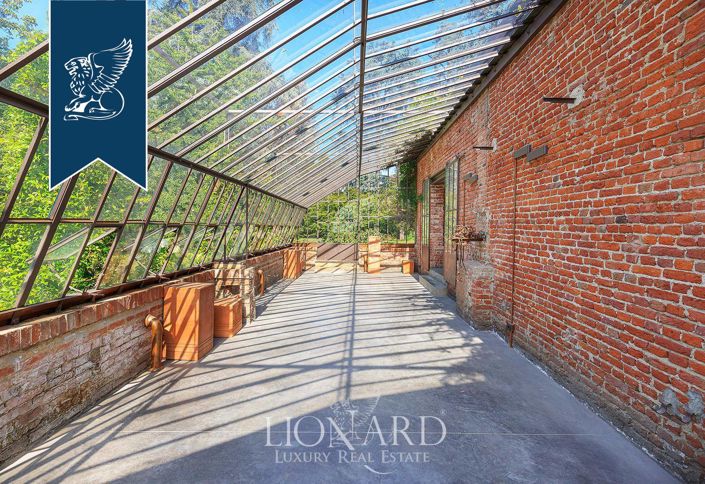 Image No.51-20 Bed Villa for sale