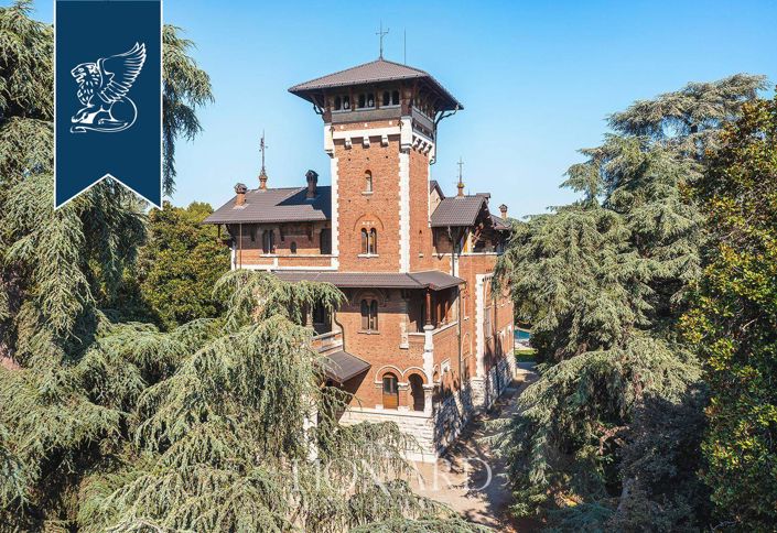 Image No.55-20 Bed Villa for sale