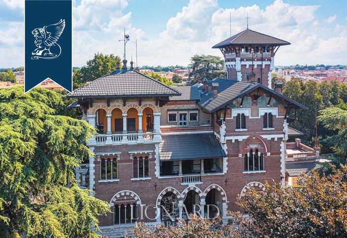 Image No.56-20 Bed Villa for sale