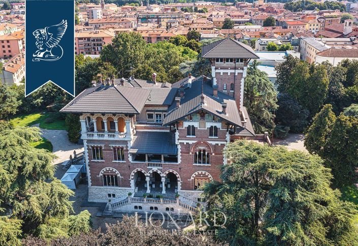 Image No.57-20 Bed Villa for sale