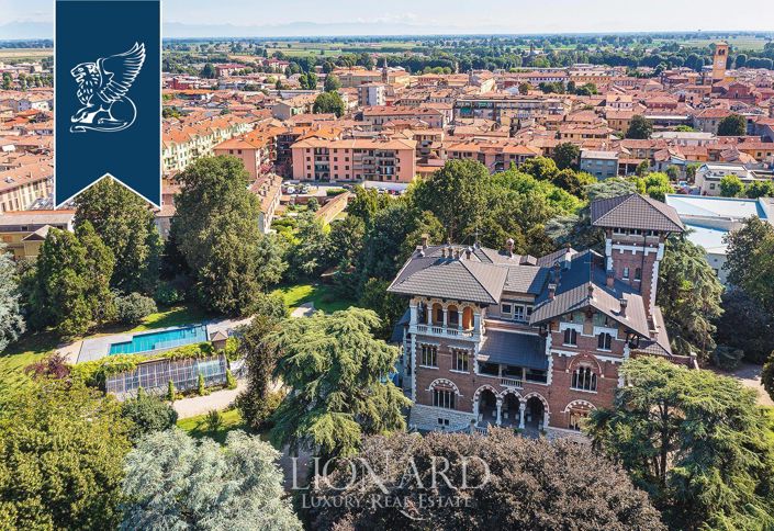 Image No.58-20 Bed Villa for sale