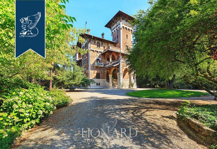 Image No.6-20 Bed Villa for sale