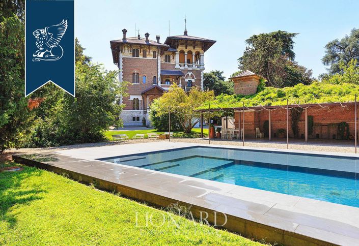 Image No.8-20 Bed Villa for sale