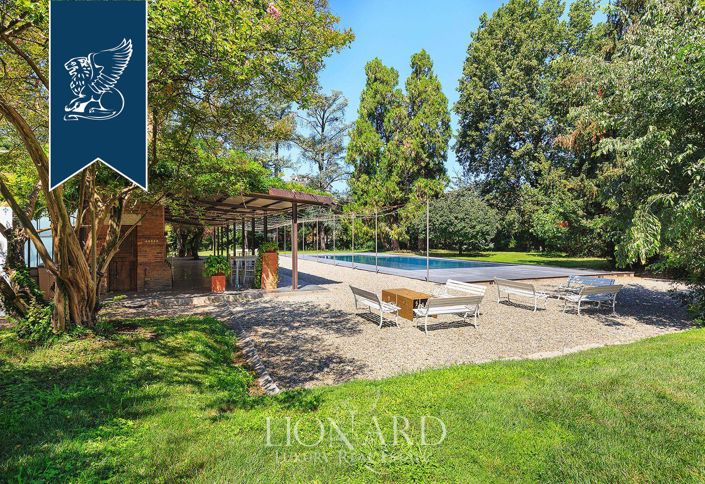 Image No.9-20 Bed Villa for sale