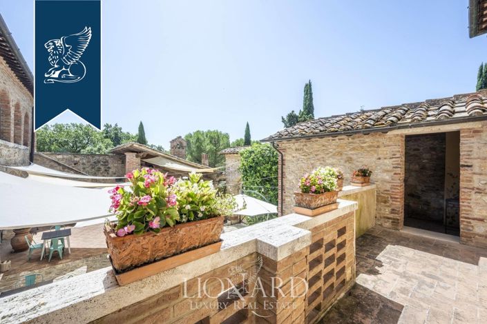 Image No.14-10 Bed Farmhouse for sale