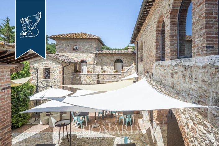 Image No.4-10 Bed Farmhouse for sale