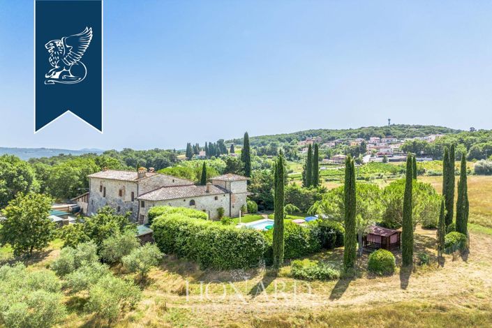 Image No.6-10 Bed Farmhouse for sale