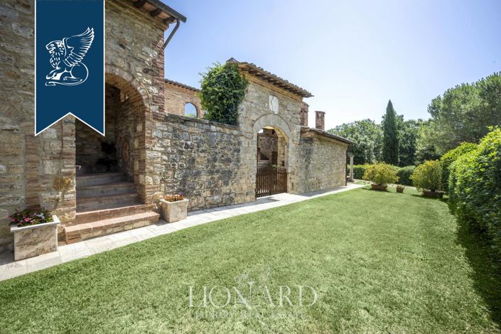 Image No.8-10 Bed Farmhouse for sale