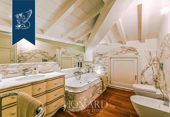 Image No.51-5 Bed Villa for sale