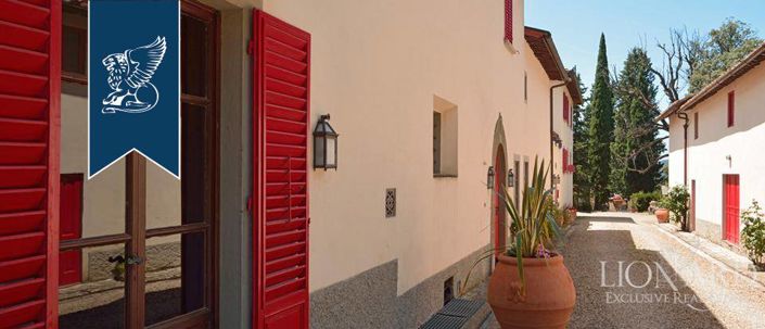 Image No.8-50 Bed Farmhouse for sale