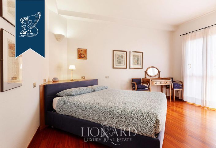 Image No.55-8 Bed Villa for sale