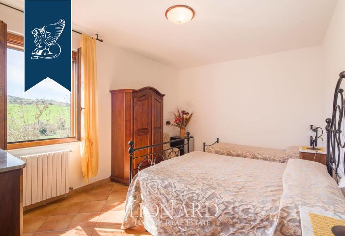 Image No.27-6 Bed Farmhouse for sale