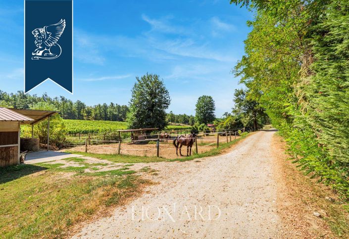 Image No.16-20 Bed Farmhouse for sale