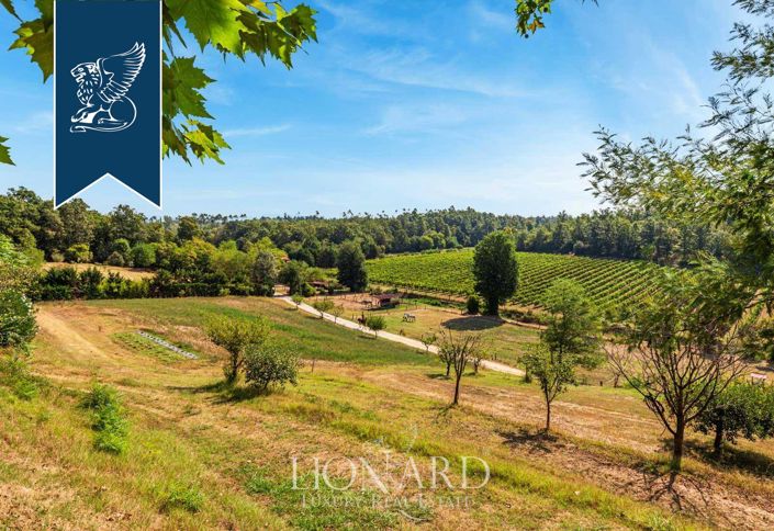 Image No.17-20 Bed Farmhouse for sale