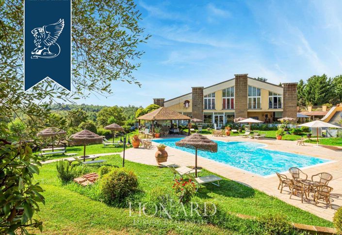 Image No.6-20 Bed Farmhouse for sale