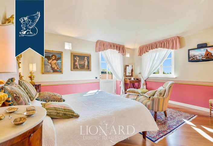 Image No.10-4 Bed Villa for sale