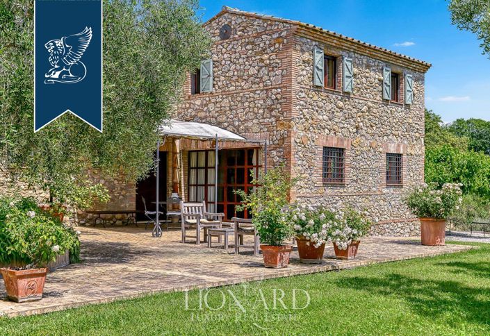 Image No.8-8 Bed Country House for sale