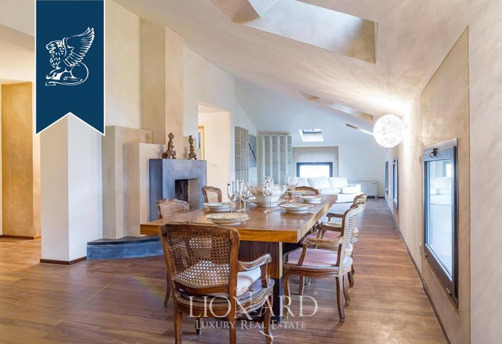 Image No.20-8 Bed Villa for sale