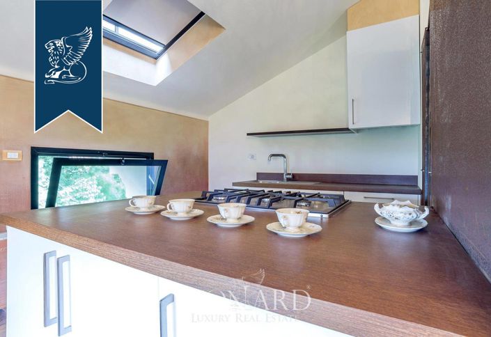 Image No.28-8 Bed Villa for sale