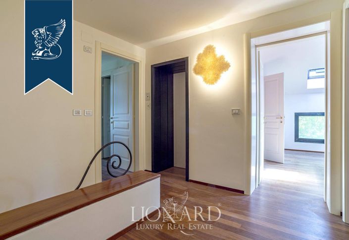 Image No.35-8 Bed Villa for sale