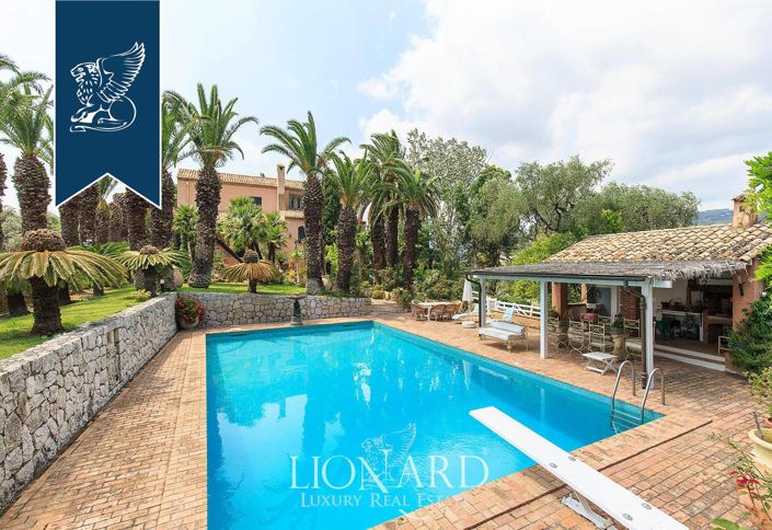 Image No.1-6 Bed Villa for sale