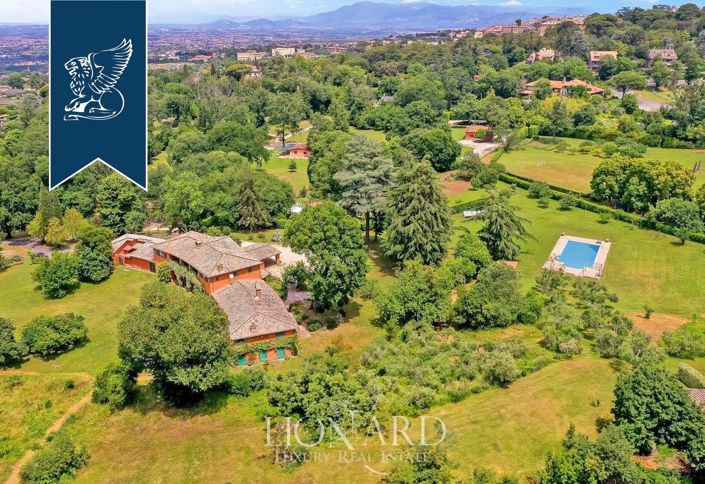 Image No.1-6 Bed Villa for sale