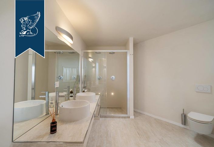 Image No.28-5 Bed Villa for sale