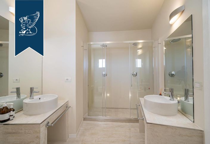 Image No.36-5 Bed Villa for sale