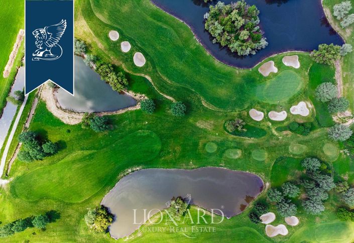 Image No.12-20 Bed Villa for sale