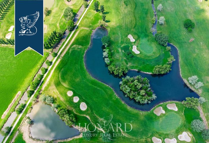 Image No.13-20 Bed Villa for sale