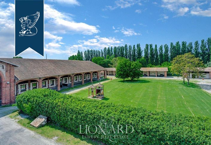 Image No.21-20 Bed Villa for sale