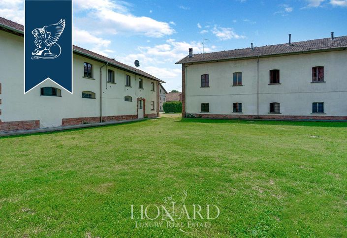 Image No.31-20 Bed Villa for sale