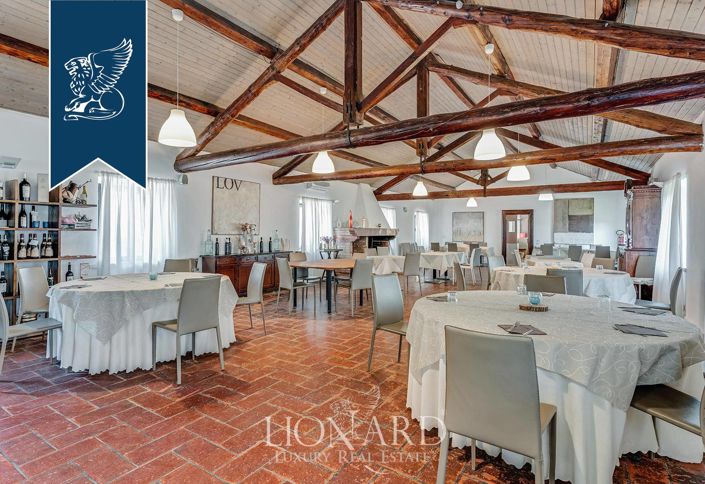 Image No.33-20 Bed Villa for sale