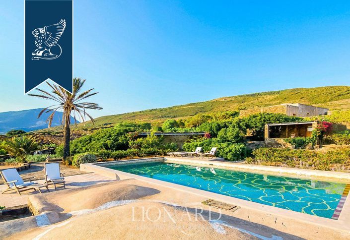 Image No.10-14 Bed Farmhouse for sale