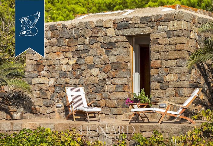 Image No.15-14 Bed Farmhouse for sale