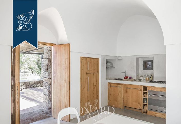 Image No.16-14 Bed Farmhouse for sale