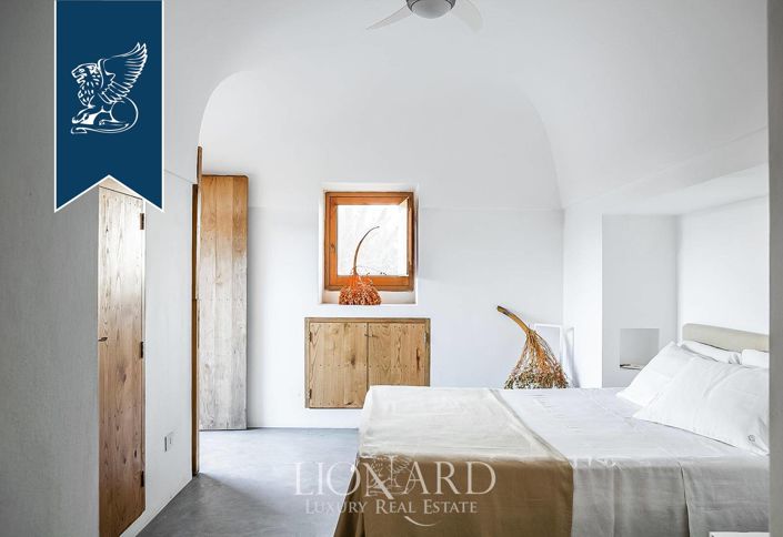 Image No.19-14 Bed Farmhouse for sale