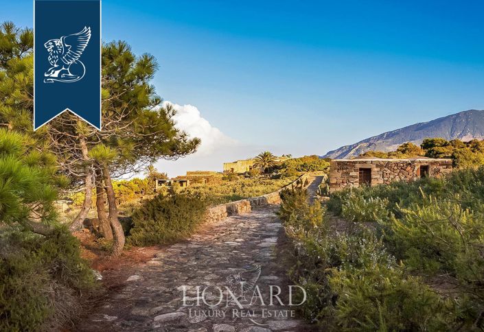 Image No.3-14 Bed Farmhouse for sale