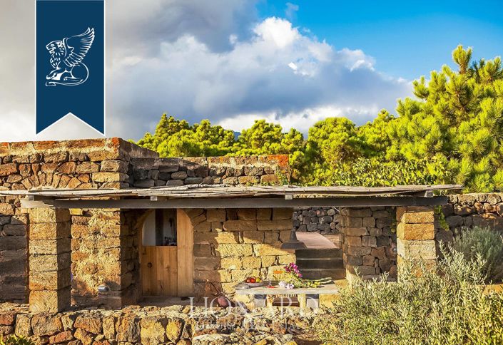 Image No.5-14 Bed Farmhouse for sale