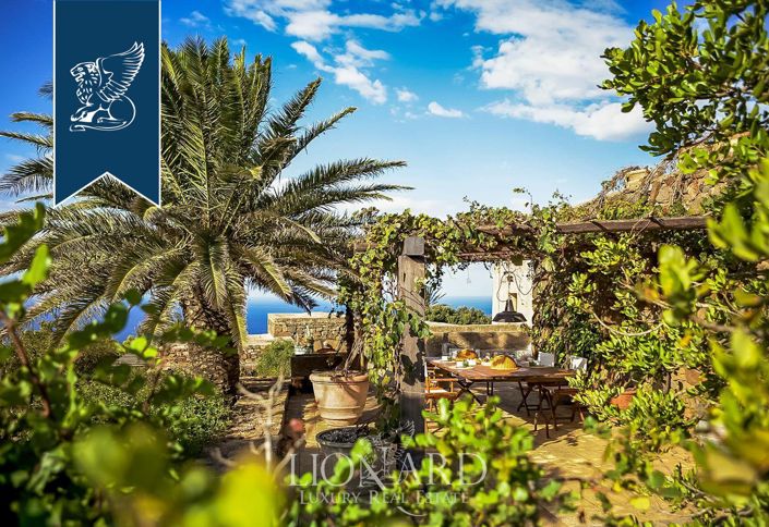 Image No.6-14 Bed Farmhouse for sale