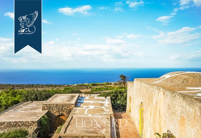 Image No.9-14 Bed Farmhouse for sale