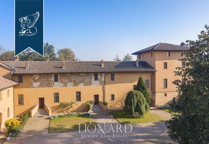 Image No.10-10 Bed Property for sale