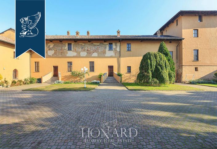 Image No.19-10 Bed Property for sale