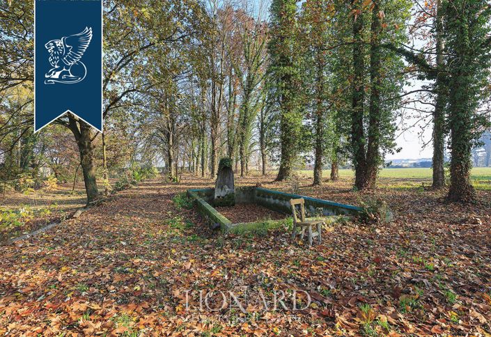 Image No.23-10 Bed Property for sale